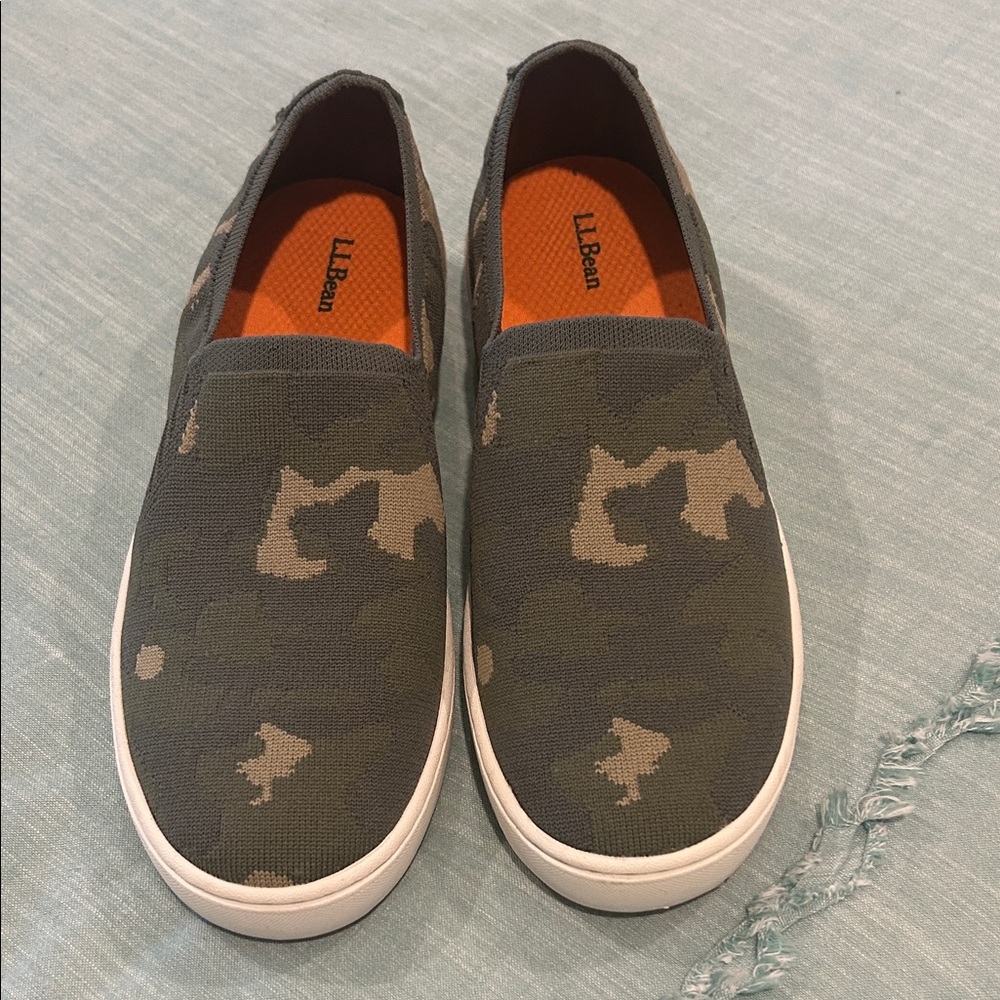 L.L. Bean Men's Green Camouflage Loafers
